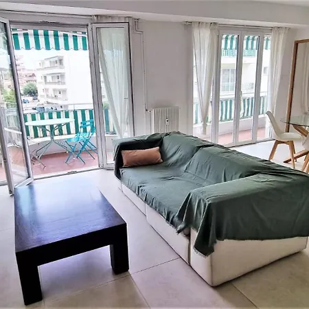3 Rooms, Modern, Close To Beaches And Racecourse